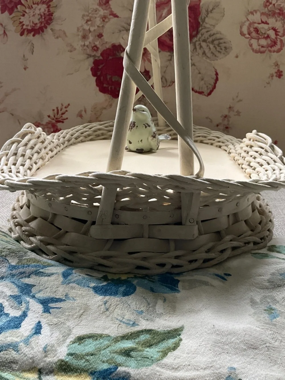 Vintage Gift Basket - Picture 6 of 10